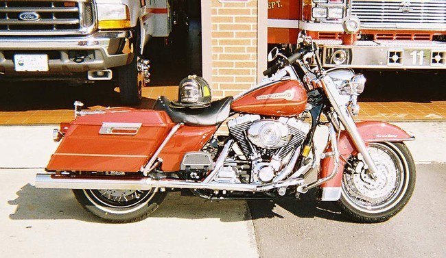Bull: 2005 Harley Davidson Firefighter Edition Road King