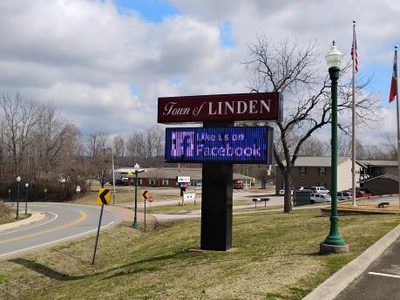 Sign for idiots at linden city Hall