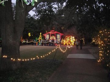 RAINZ AND HOT PEPPER SEENING THE LIGHTS! at Bellingrath Gardens in Theodore! on 12/22/2010