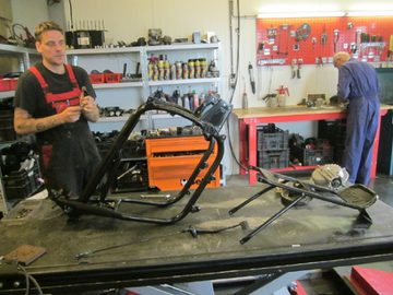 Build off Cafe Racer