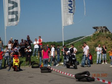 start scooter drag race