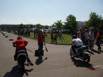 scooter drag race goooooooooo